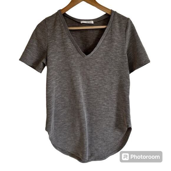 Dear apple women’s T-shirt small gray‎ - Picture 1 of 6